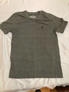 Beverly Hills Polo Club Classic Tee Men’s Solid Gray V-Neck Shirt S Reg Fit